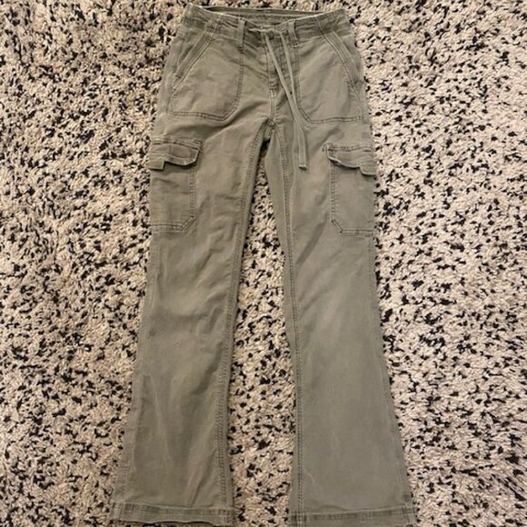 American Eagle Outfitters Khaki green boot Cut Cargo jeans size 00 - Picture 1 of 14